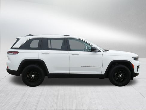 Used 2023 Jeep Grand Cherokee Laredo w/ Luxury Tech Group I AWD/4WD image 8