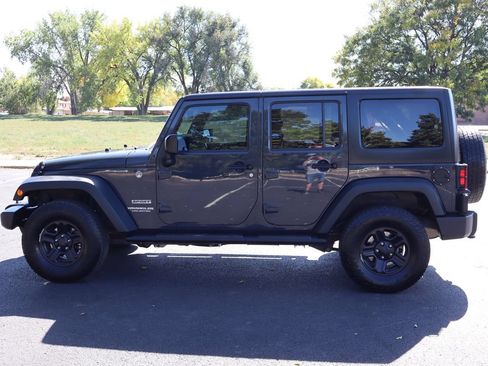 Used 2017 Jeep Wrangler Unlimited Sport w/ Max Tow Package AWD/4WD image 9