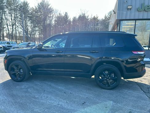 Used 2025 Jeep Grand Cherokee L Limited w/ Black Appearance Package image 6