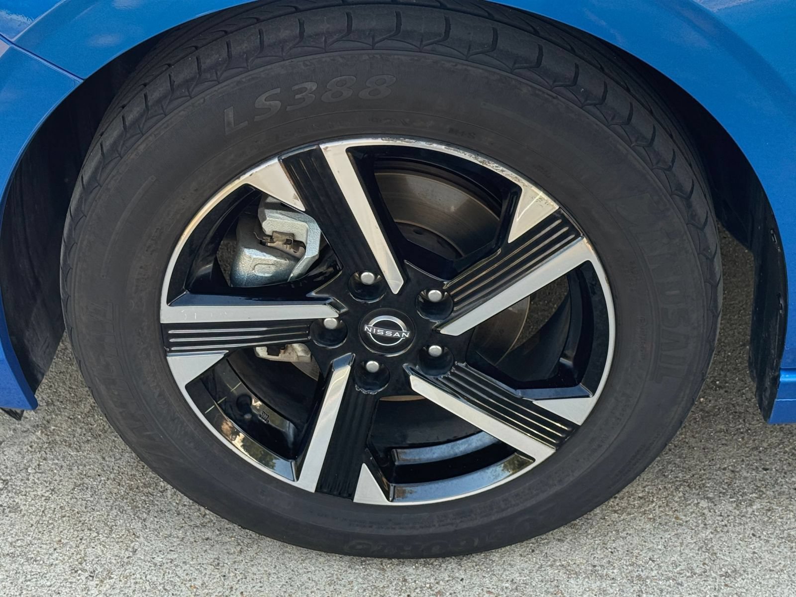 Used 2025 Nissan Sentra SV FWD image 29