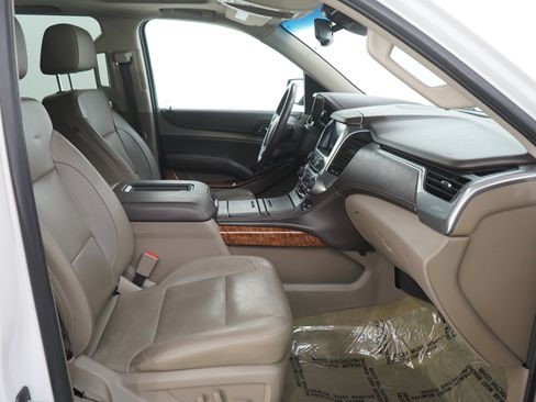 Used 2018 Chevrolet Suburban Premier AWD/4WD image 12