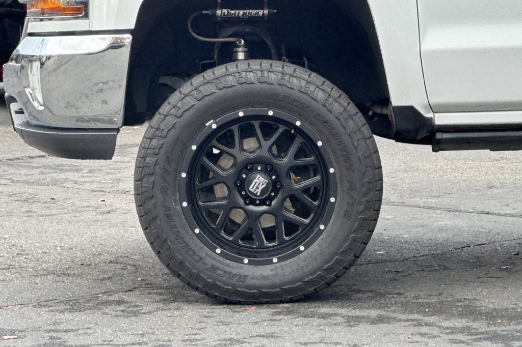 Used 2017 Chevrolet Silverado 1500 LT w/ All Star Edition AWD/4WD image 10