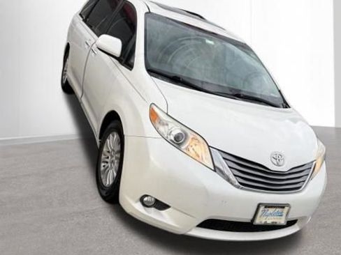 Used 2017 Toyota Sienna XLE Premium FWD image 21