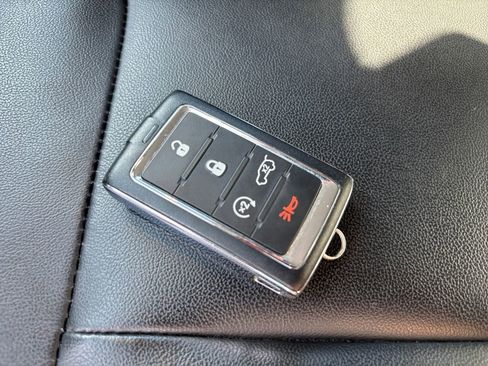 Used 2023 Jeep Grand Cherokee Limited w/ Black Appearance Package image 33