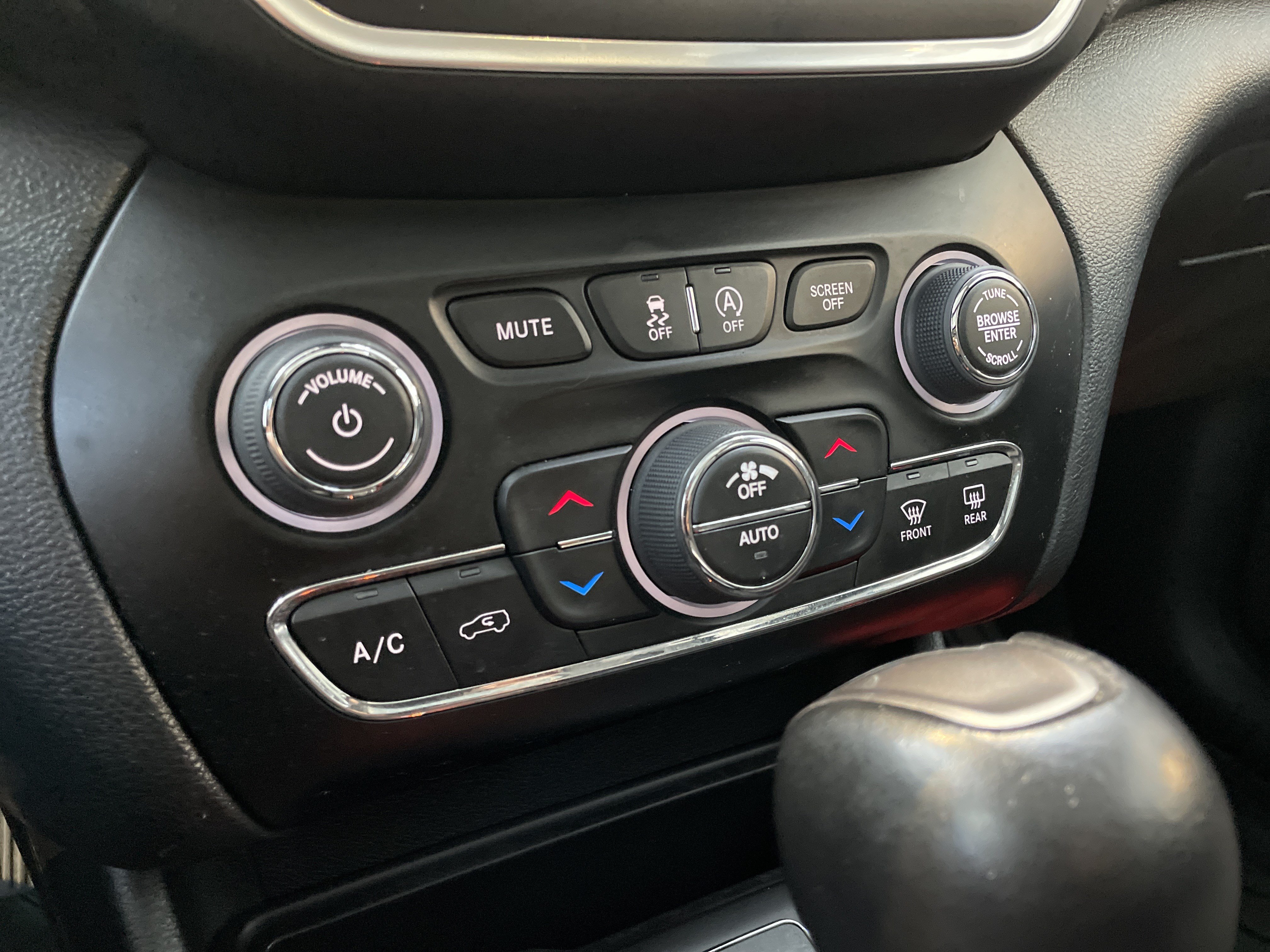 Used 2022 Jeep Cherokee Latitude Lux w/ Sun & Sound Group FWD image 31