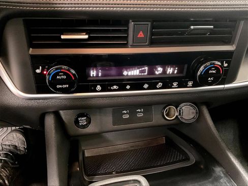 Used 2024 Nissan Rogue SV w/ SV Premium Package image 26