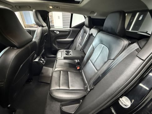 Used 2024 Volvo XC40 B5 Plus image 23