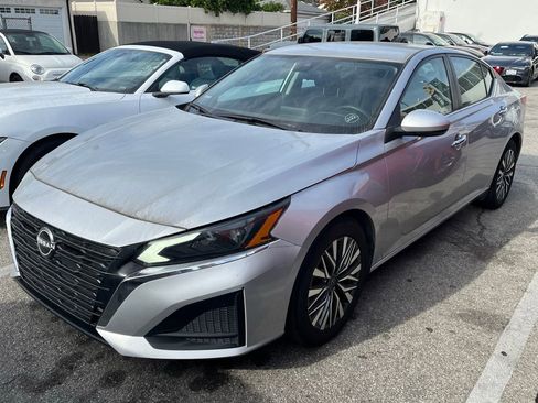 Used 2023 Nissan Altima 2.5 SV image 3