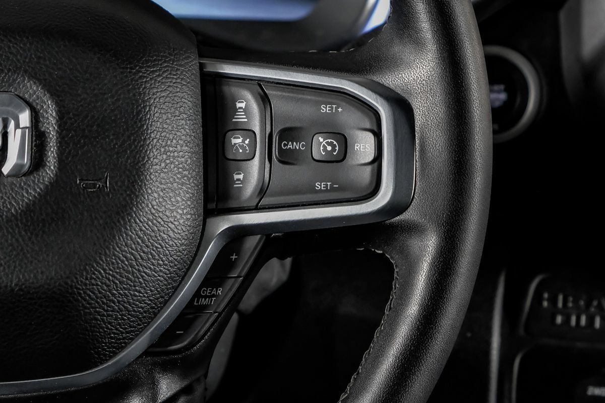 Used 2025 RAM 2500 Laramie AWD/4WD image 19