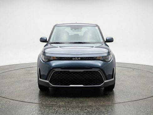 Used 2025 Kia Soul LX w/ LX Technology Package image 2