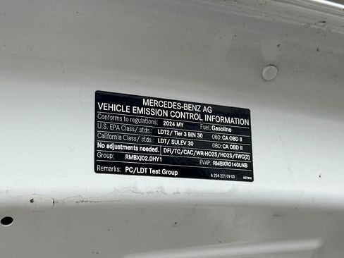 Used 2024 Mercedes-Benz GLC 300 4MATIC image 30