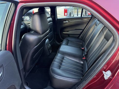Used 2019 Chrysler 300 S RWD image 13