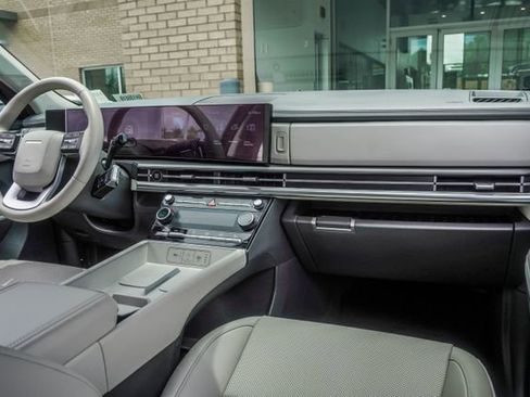 Used 2025 Hyundai Santa Fe SEL FWD image 17