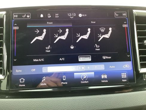 Used 2024 Chrysler Pacifica Touring-L image 21