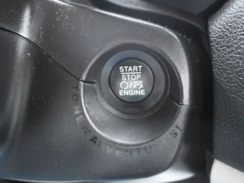 Used 2019 Jeep Renegade Latitude w/ Cold Weather Group FWD image 24