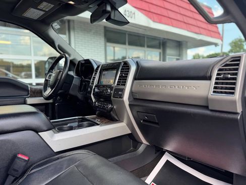 Used 2017 Ford F250 Lariat w/ Lariat Ultimate Package AWD/4WD image 42