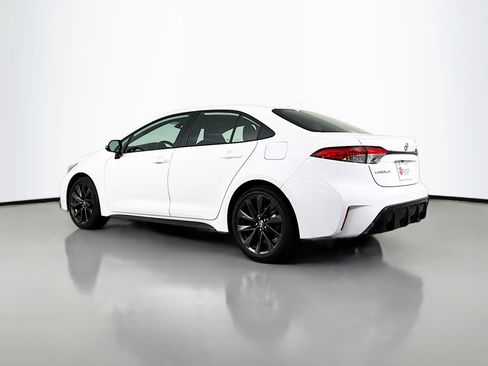 Certified 2025 Toyota Corolla SE FWD image 5