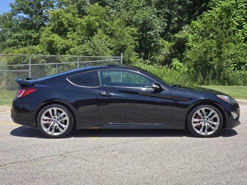 Used 2014 Hyundai Genesis 3.8 RWD image 2