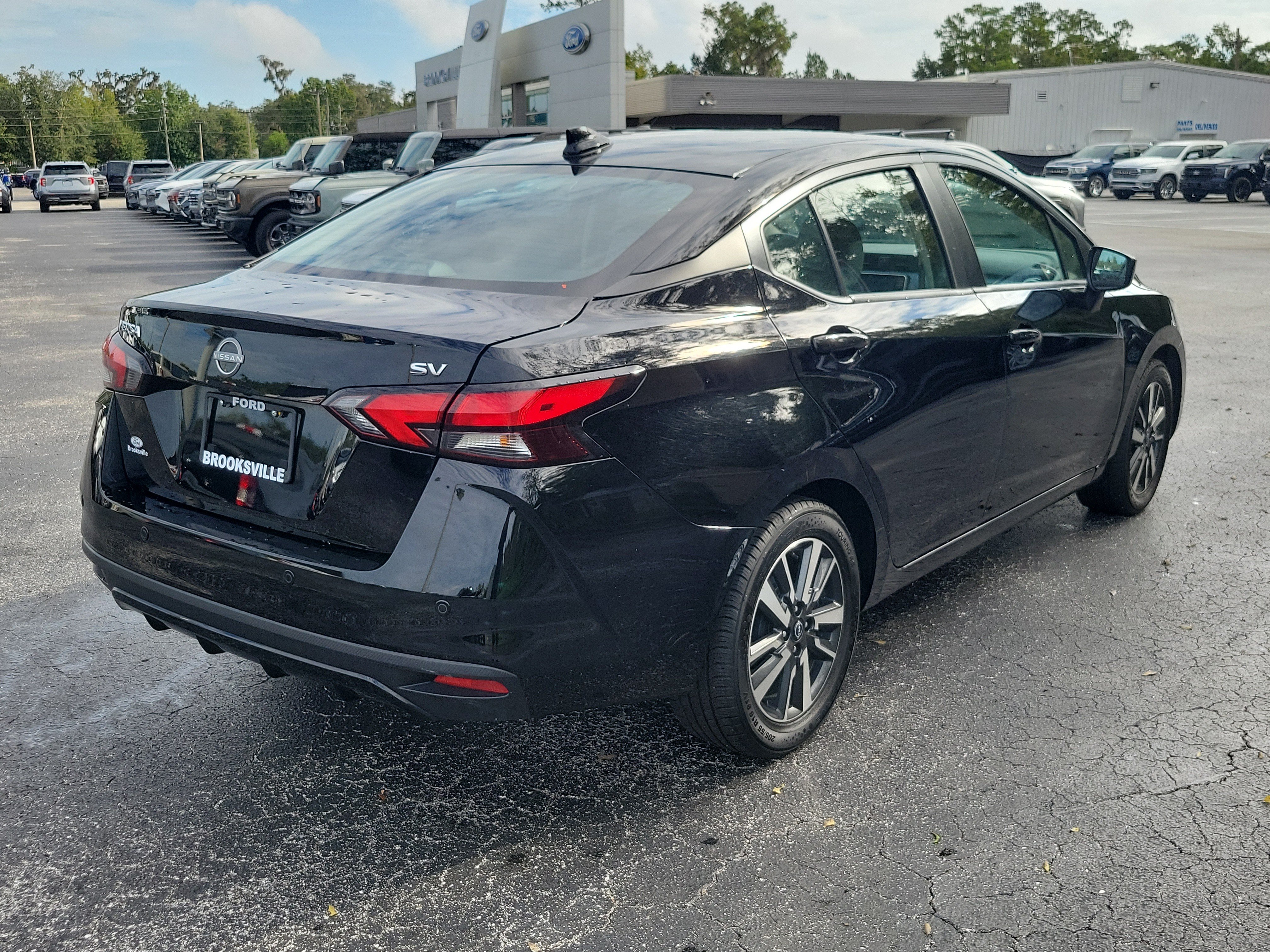 Used 2024 Nissan Versa SV FWD image 2