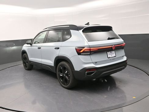 New 2026 Volkswagen Taos SE image 6