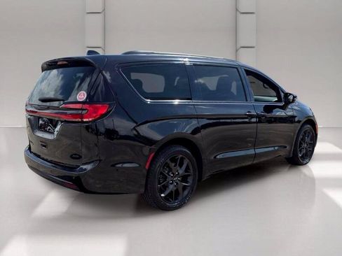 Used 2024 Chrysler Pacifica Touring-L w/ S Appearance Package AWD/4WD image 5