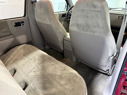 Used 1994 Chevrolet S10 Pickup 4WD 4-Door image 46