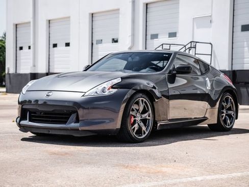 Used 2010 Nissan 370Z Touring w/ Sport Pkg RWD image 7