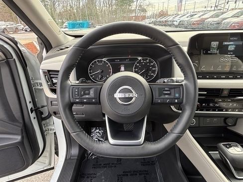 Used 2023 Nissan Rogue SL w/ SL Premium Package image 13