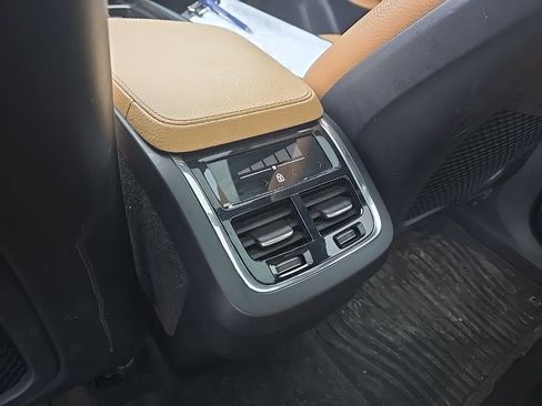 Used 2018 Volvo XC90 T6 Momentum w/ Convenience Package AWD/4WD image 11