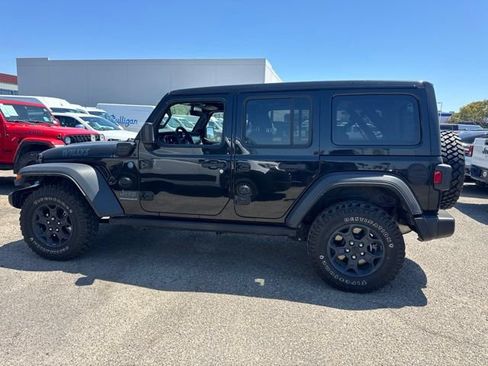 Used 2023 Jeep Wrangler Unlimited w/ Sun & Screen Package AWD/4WD image 8