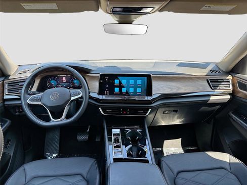 Used 2025 Volkswagen Atlas SE image 22