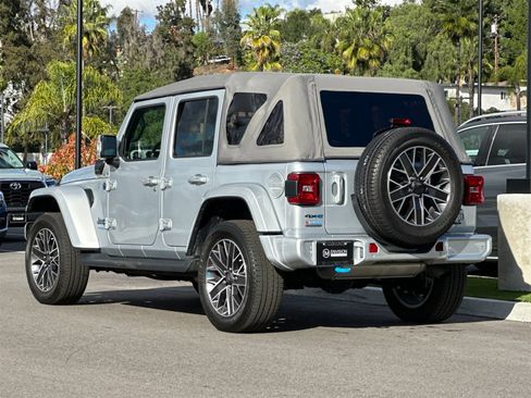 Used 2022 Jeep Wrangler Unlimited Sahara image 5