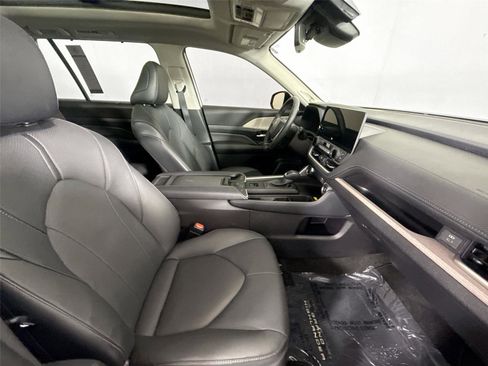 Used 2025 Toyota Grand Highlander FWD image 45