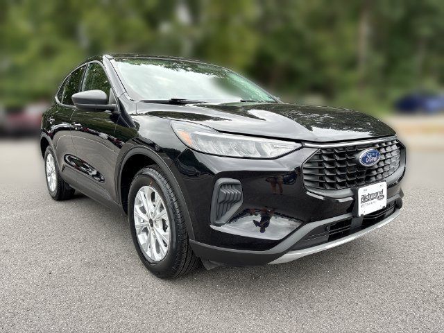 Certified 2025 Ford Escape Active FWD image 2