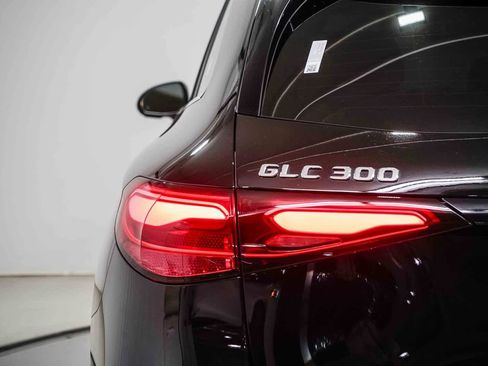 Used 2024 Mercedes-Benz GLC 300 4MATIC image 9