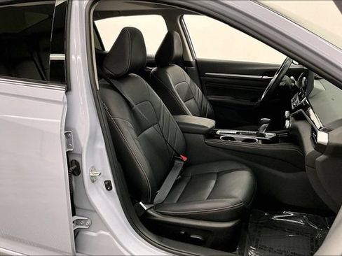 Used 2023 Nissan Altima 2.5 SR w/ SR Premium Package FWD image 8