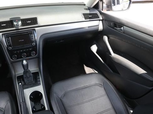 Used 2015 Volkswagen Passat 1.8T SE FWD image 14