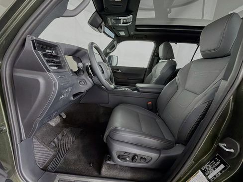 Used 2025 Lexus GX 550 w/ Accessory Package (2T) AWD/4WD image 12