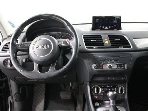 Used 2017 Audi Q3 2.0T Premium Plus w/ Premium Plus Package FWD image 2