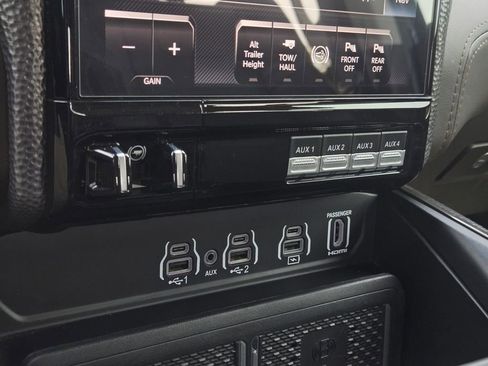 Used 2025 RAM 2500 Limited image 29