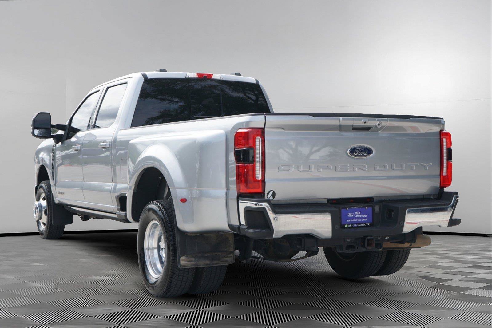 Used 2023 Ford F350 4x4 Crew Cab DRW Super Duty image 6
