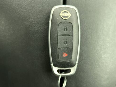 Used 2023 Nissan Rogue S AWD/4WD image 10