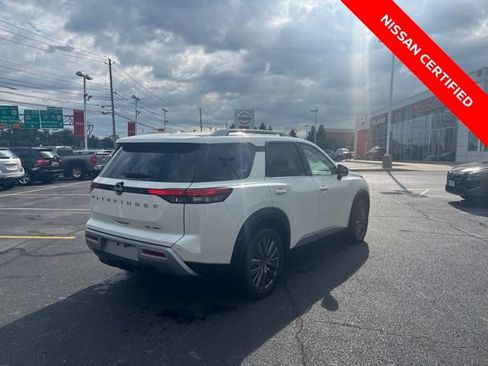 Certified 2024 Nissan Pathfinder SL w/ SL Premium Package AWD/4WD image 8