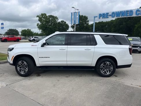 Used 2025 Chevrolet Suburban Z71 AWD/4WD image 4