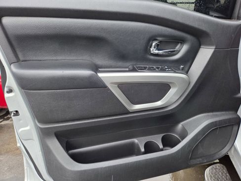Used 2016 Nissan Titan SV RWD image 6