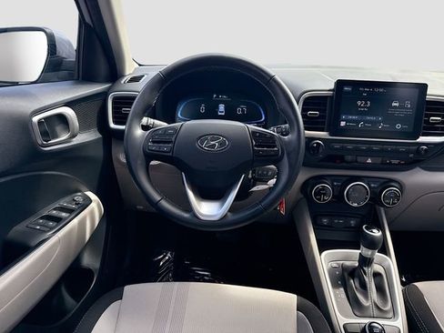 Used 2023 Hyundai Venue SEL image 21
