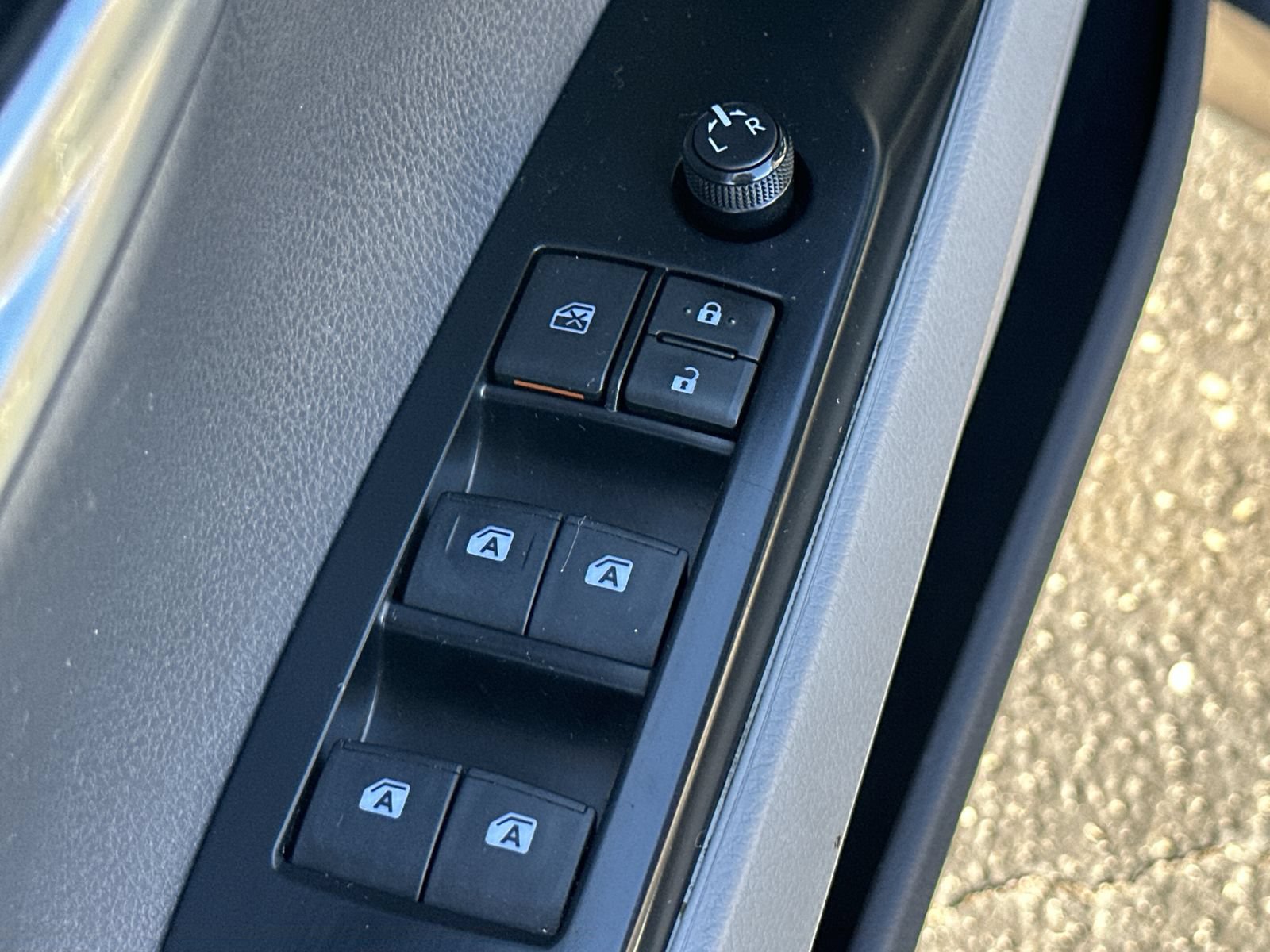 Used 2018 Toyota Camry LE FWD image 15