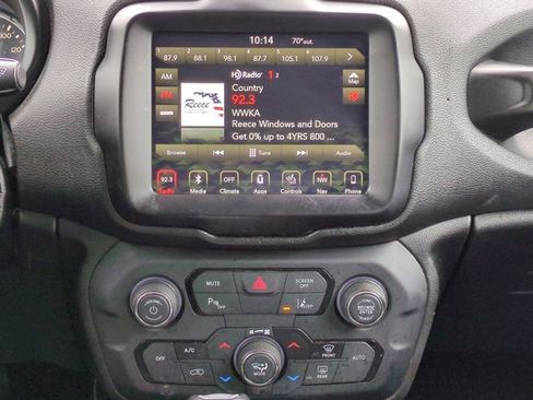 Used 2018 Jeep Renegade Limited w/ UConnect 8.4 Nav Group image 18