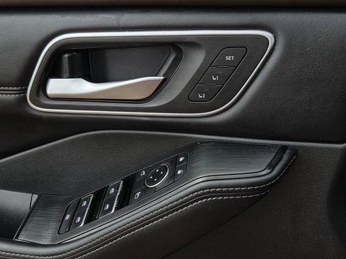Used 2021 Nissan Rogue SL w/ Premium Package FWD image 18