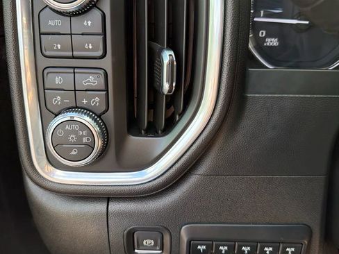 Used 2021 GMC Sierra 2500 SLT w/ SLT Convenience Package AWD/4WD image 17